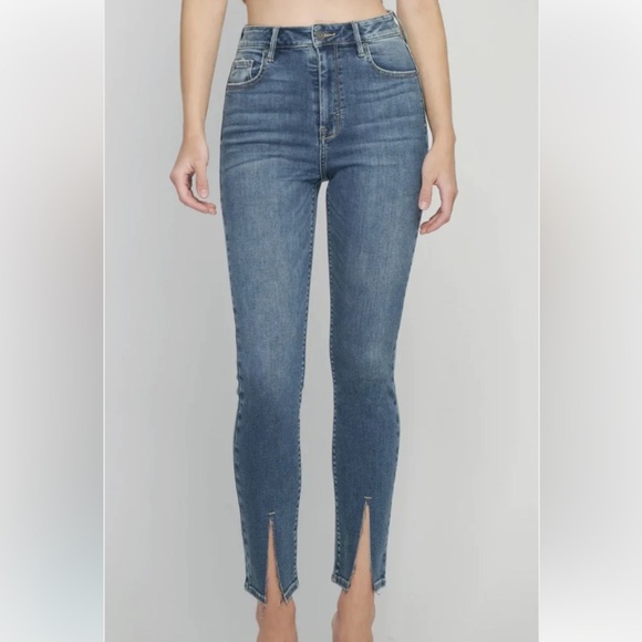 Hidden Taylor Skinny Jeans with Front Slit
Size 30 - Picture 5 of 5